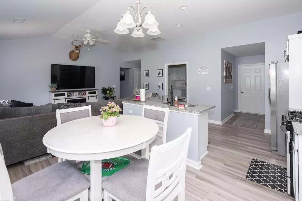 Dining - 48373 Jefferson, New Baltimore, MI 48047 photo 1 of 1