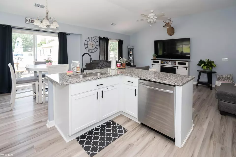 Kitchen - 48373 Jefferson, New Baltimore, MI 48047 photo 3 of 5