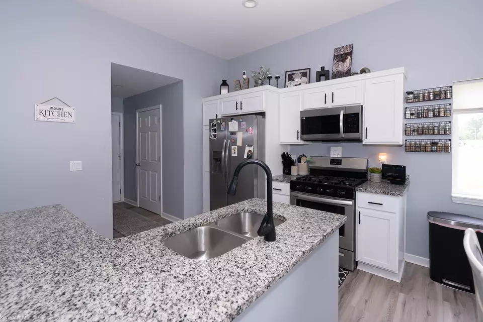 Kitchen - 48373 Jefferson, New Baltimore, MI 48047 photo 4 of 5