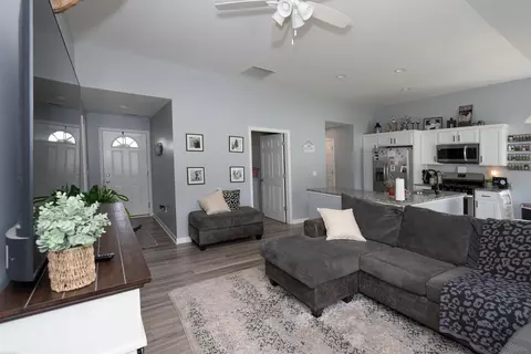 Entry Way - 48373 Jefferson, New Baltimore, MI 48047 photo 1 of 3