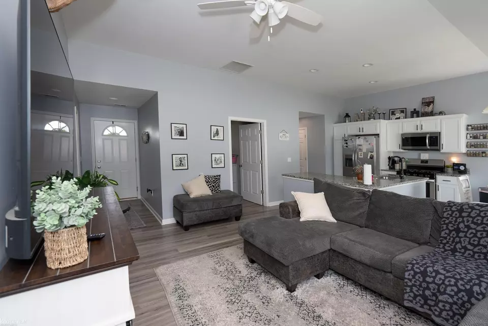 Entry Way - 48373 Jefferson, New Baltimore, MI 48047 photo 1 of 3