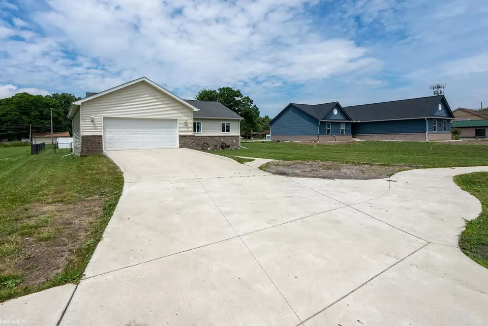 Exterior - 48373 Jefferson, New Baltimore, MI 48047 photo 3 of 6