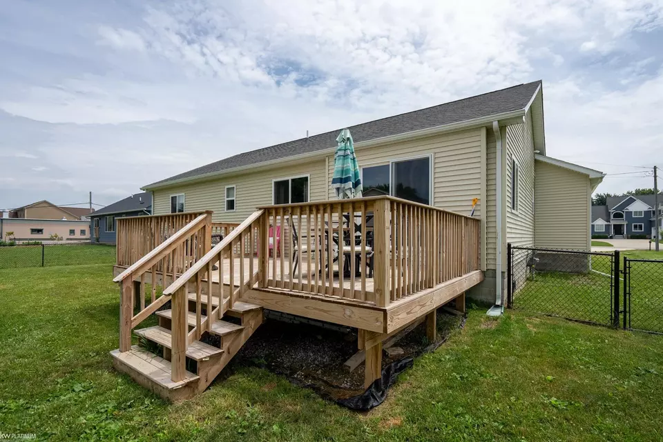 Exterior - 48373 Jefferson, New Baltimore, MI 48047 photo 2 of 6