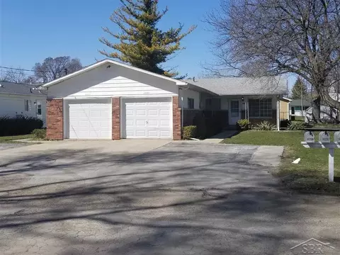 2000 Essex, Saginaw, MI 48602