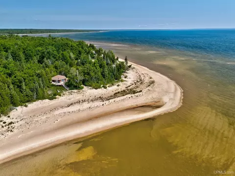 2694 S Wiggins Pt, Manistique, MI 49854