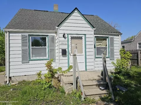 29221 Harding, Roseville, MI 48066