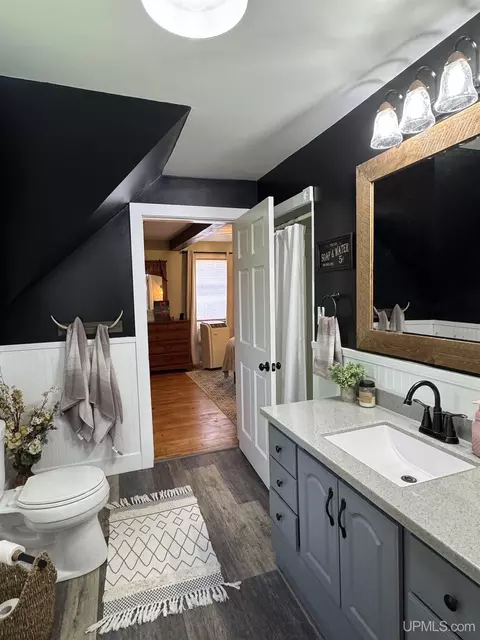 Bath - 111 9th, Norway, MI 49870 photo 2 of 3