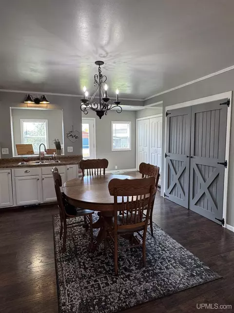 Dining - 111 9th, Norway, MI 49870 photo 1 of 1
