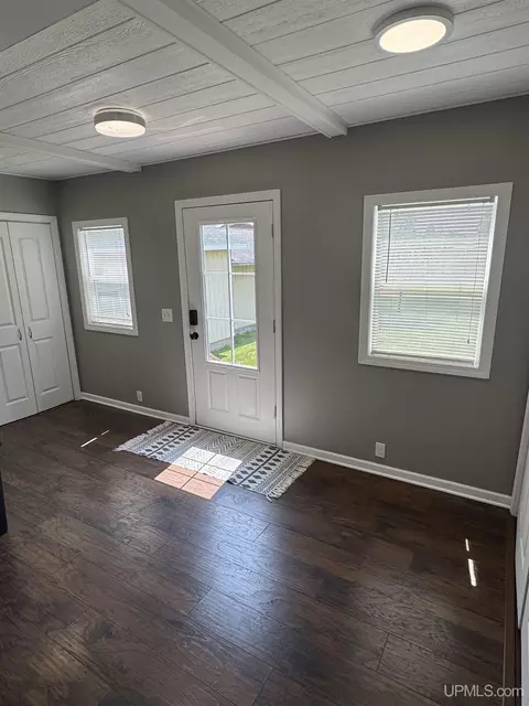 Entry Way - 111 9th, Norway, MI 49870 photo 3 of 3