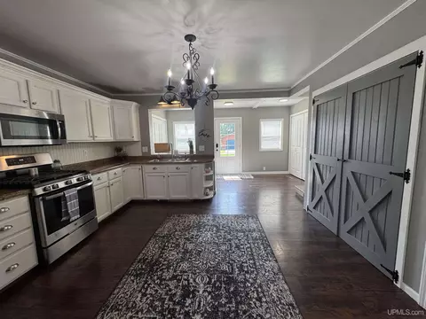 Kitchen - 111 9th, Norway, MI 49870 photo 1 of 2