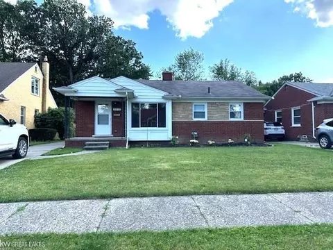 21612 Woodbridge, Saint Clair Shores, MI 48080