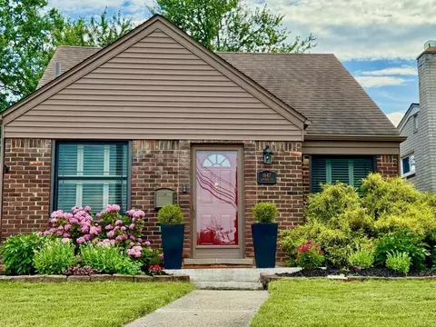 1647 Stanhope, Grosse Pointe Woods, MI 48236