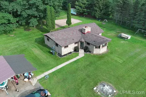 829 Superior, Kingsford, MI 49802
