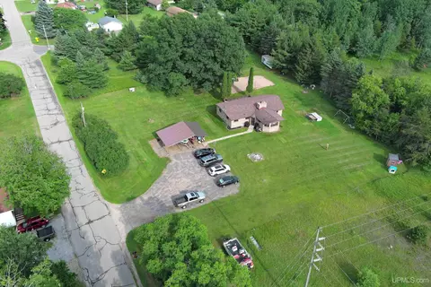 829 Superior, Kingsford, MI 49802