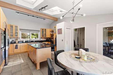 Kitchen - 579 Budlong, Adrian, MI 49221 photo 7 of 10