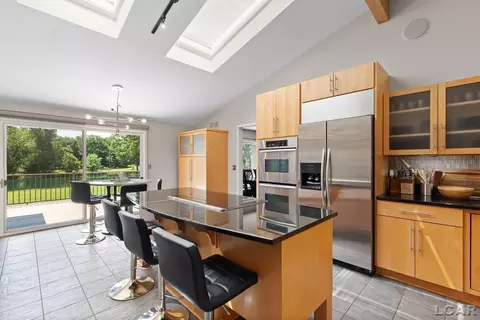 Kitchen - 579 Budlong, Adrian, MI 49221 photo 5 of 10