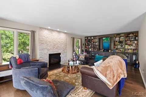 Living - 579 Budlong, Adrian, MI 49221 photo 1 of 7