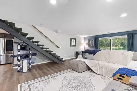 Living - 579 Budlong, Adrian, MI 49221 photo 6 of 7