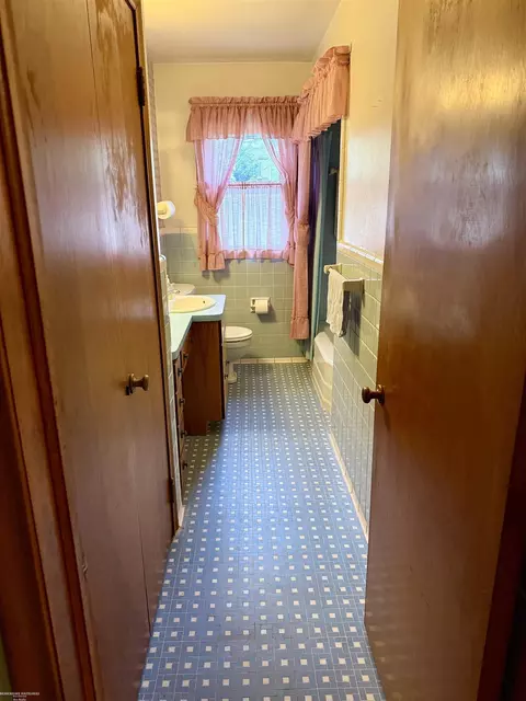 Bath - 1122 Drexel, Dearborn, MI 48128 photo 1 of 4