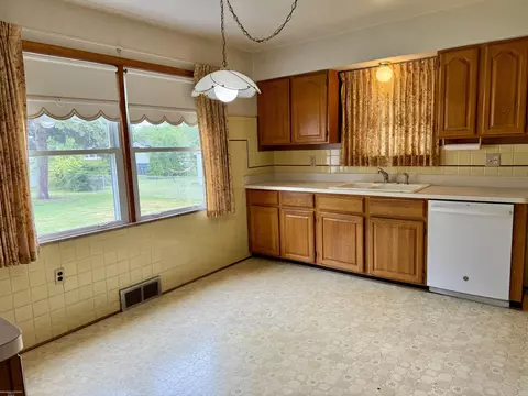 Kitchen - 1122 Drexel, Dearborn, MI 48128 photo 4 of 6