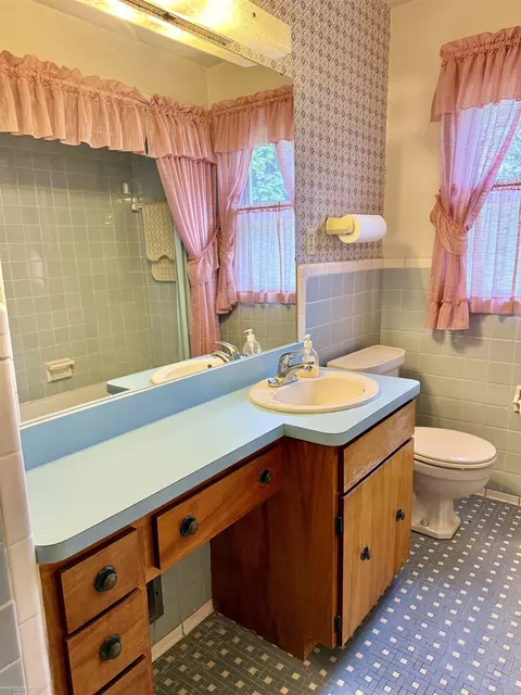 Bath - 1122 Drexel, Dearborn, MI 48128 photo 2 of 4