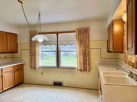 Kitchen - 1122 Drexel, Dearborn, MI 48128 photo 3 of 6