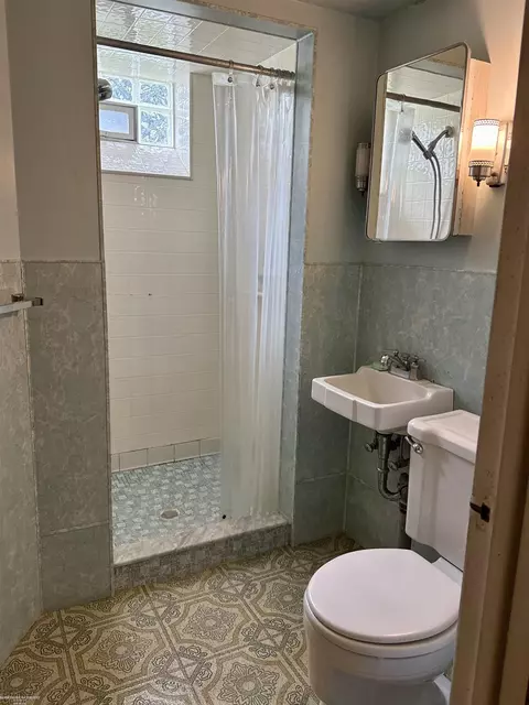 Bath - 1122 Drexel, Dearborn, MI 48128 photo 4 of 4