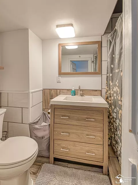 Bath - 525 Godfroy, Monroe, MI 48162 photo 2 of 3