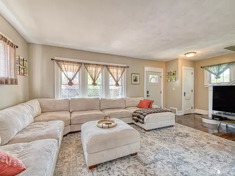 Living - 525 Godfroy, Monroe, MI 48162 photo 3 of 3