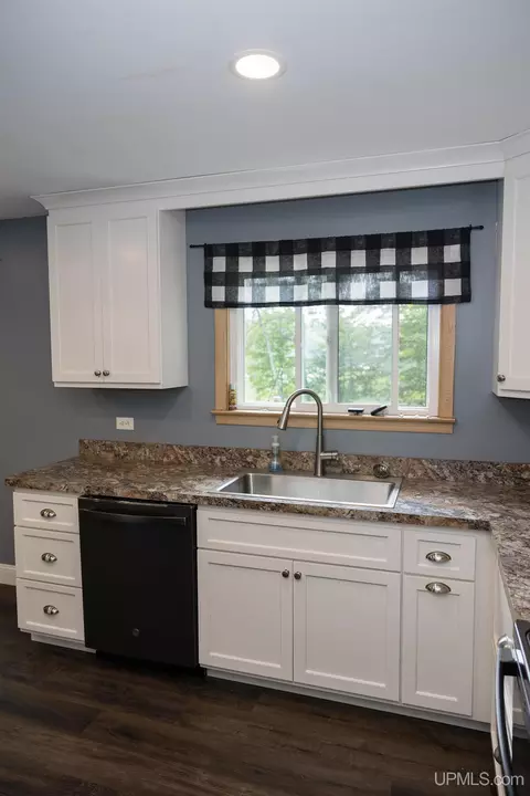 17 Lakeview, Ishpeming, MI 49849 photo 4