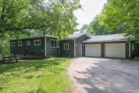 17 Lakeview, Ishpeming, MI 49849