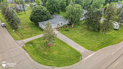 8208 E Potter, Davison, MI 48423 photo 2