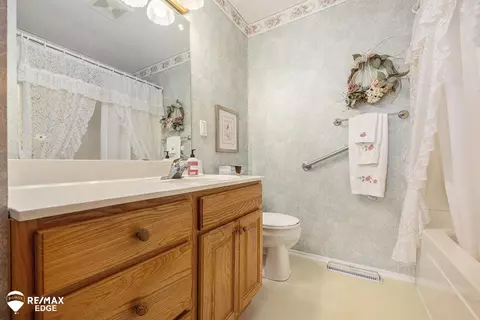 8208 E Potter, Davison, MI 48423 photo 18