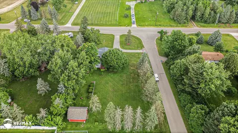 8208 E Potter, Davison, MI 48423 photo 3