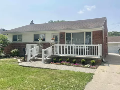 22912 Port St, Saint Clair Shores, MI 48082