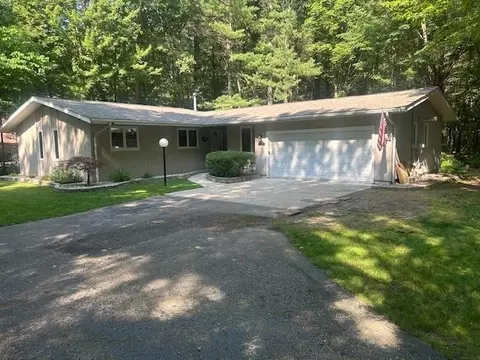 1984 N Greenmeadow, Sanford, MI 48657