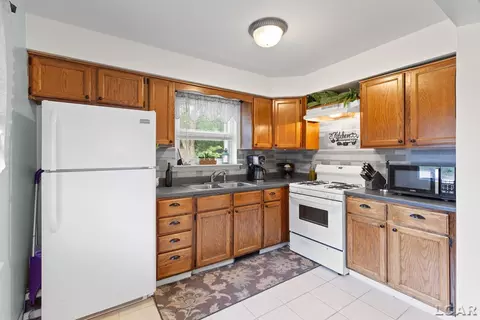 Kitchen - 512 Seneca, Tecumseh, MI 49286 photo 2 of 3