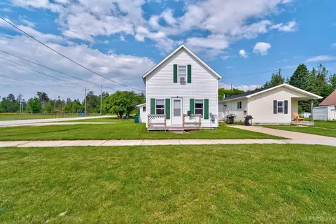 140 S 4th, Manistique, MI 49854