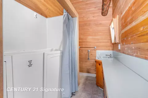 Bath - 1392 Markel, Munger, MI 48747 photo 2 of 2