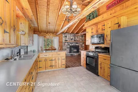 Kitchen - 1392 Markel, Munger, MI 48747 photo 2 of 3