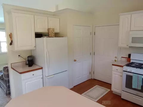 Kitchen - 1612 Hampton, Gladwin, MI 48624 photo 3 of 3