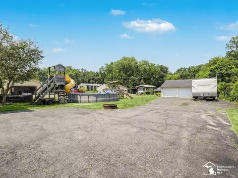 Exterior - 1934 W Smith, Temperance, MI 48182 photo 16 of 21