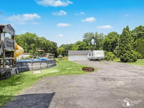 Exterior - 1934 W Smith, Temperance, MI 48182 photo 17 of 21