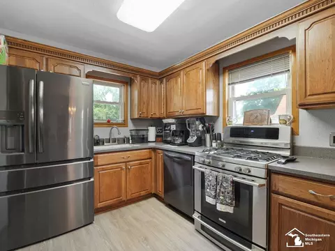 Kitchen - 1934 W Smith, Temperance, MI 48182 photo 2 of 4