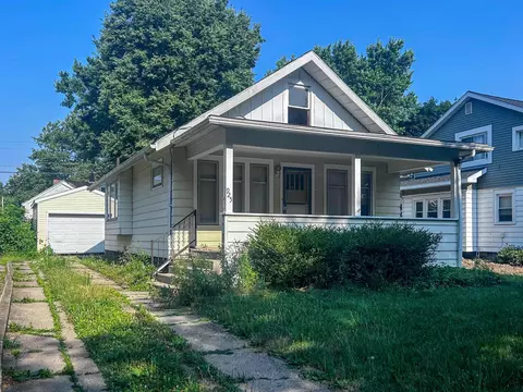 925 Cleo, Lansing, MI 48915