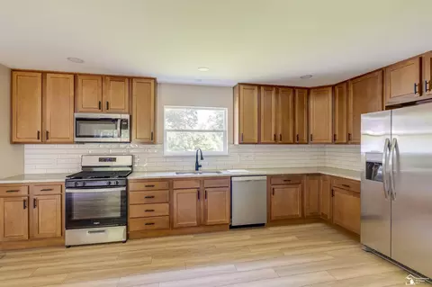 7100 Maplewood, Temperance, MI 48182 photo 16