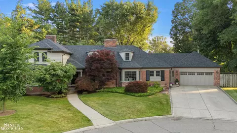Exterior - 39 Harbor Hl, Grosse Pointe Farms, MI 48236 photo 1 of 6