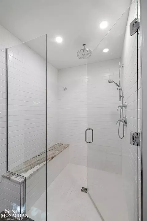 Bath - 39 Harbor Hl, Grosse Pointe Farms, MI 48236 photo 3 of 10