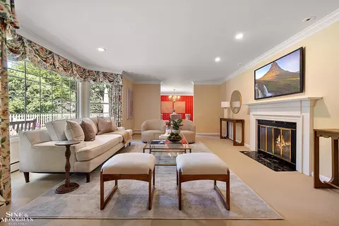 Living - 39 Harbor Hl, Grosse Pointe Farms, MI 48236 photo 2 of 3