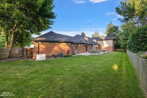 Exterior - 39 Harbor Hl, Grosse Pointe Farms, MI 48236 photo 5 of 6